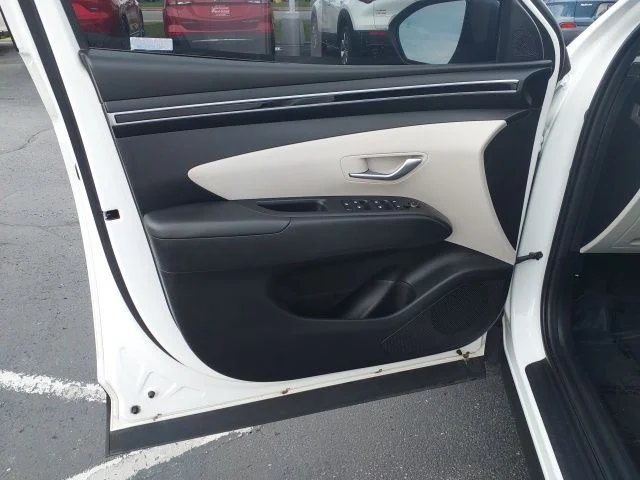 Used 2024 White Hyundai SE image 10