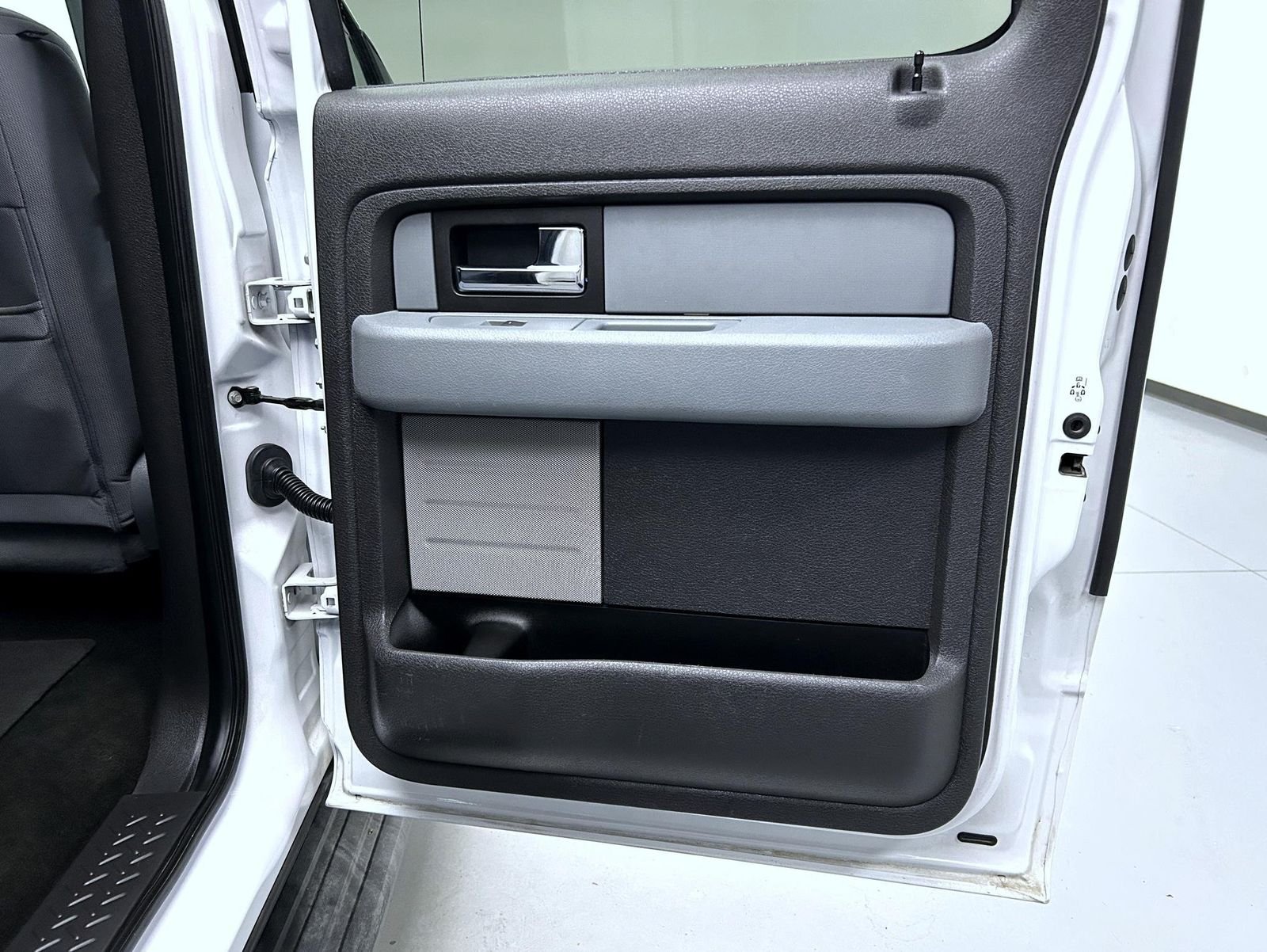 Used 2013 White Ford XLT image 17