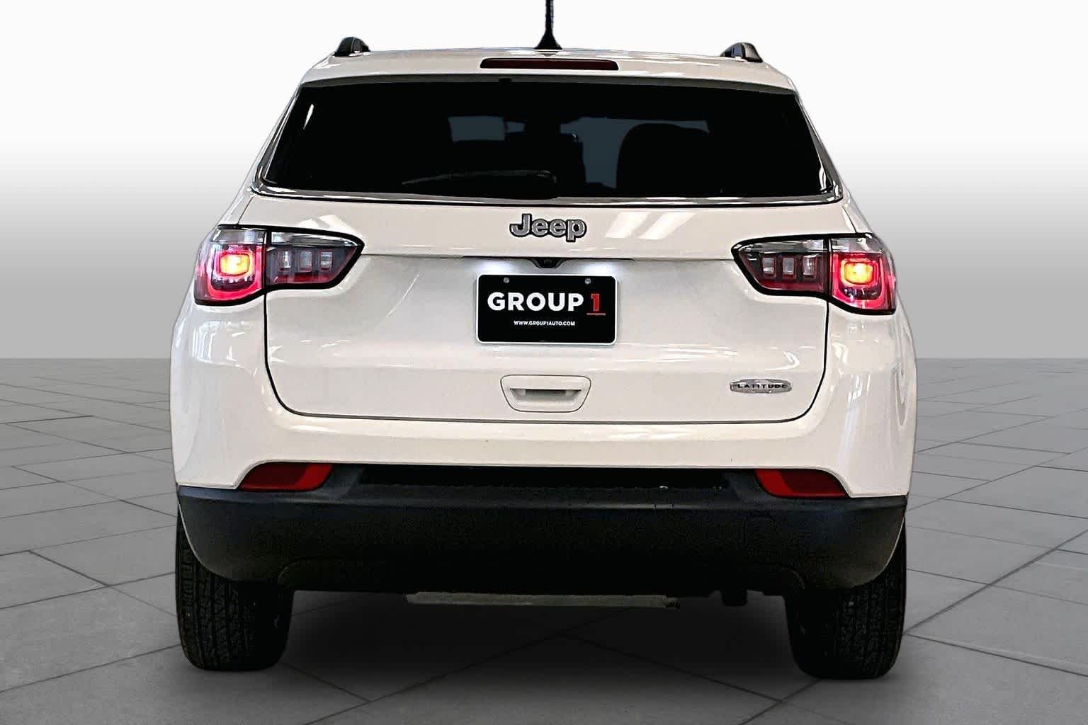 Used 2020 White Clearcoat Jeep Latitude image 4