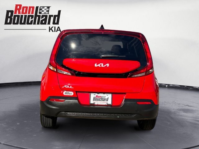 Used 2022 Red Kia LX image 3