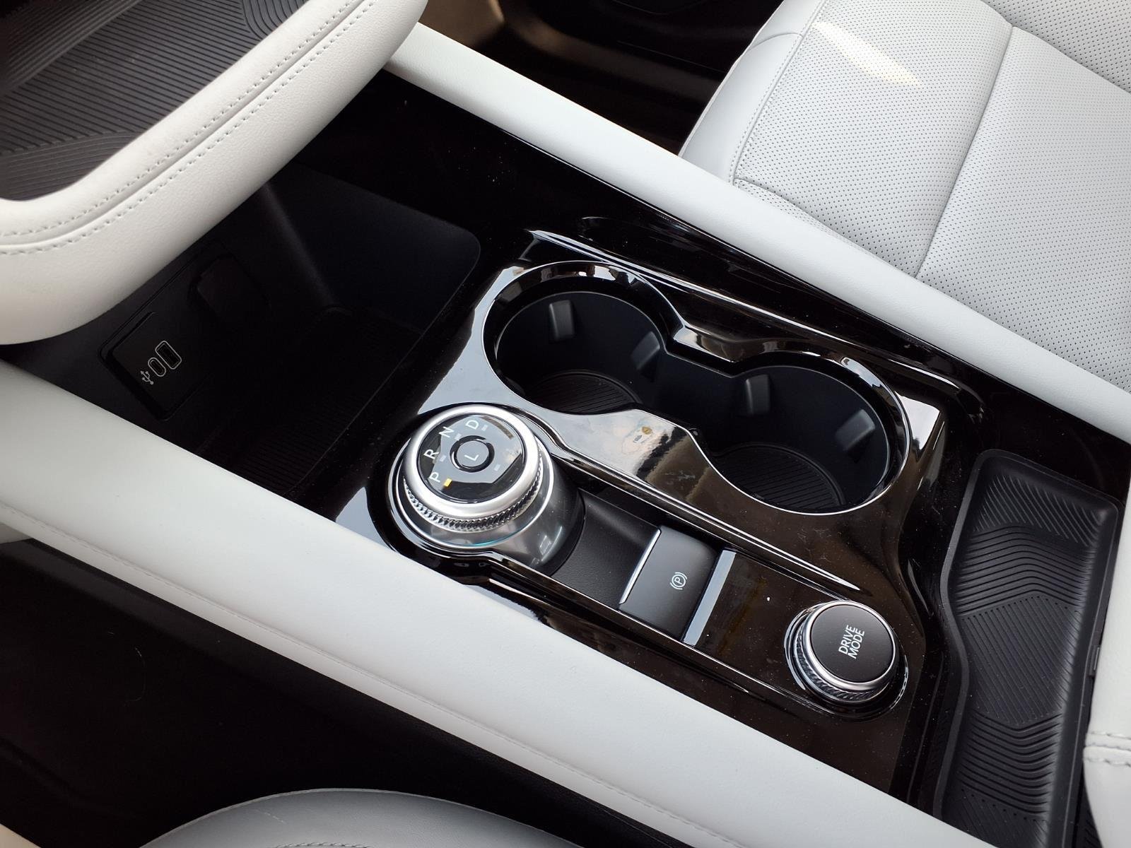 New 2026 Star White Metallic Tri-Coat Ford Platinum™ image 6