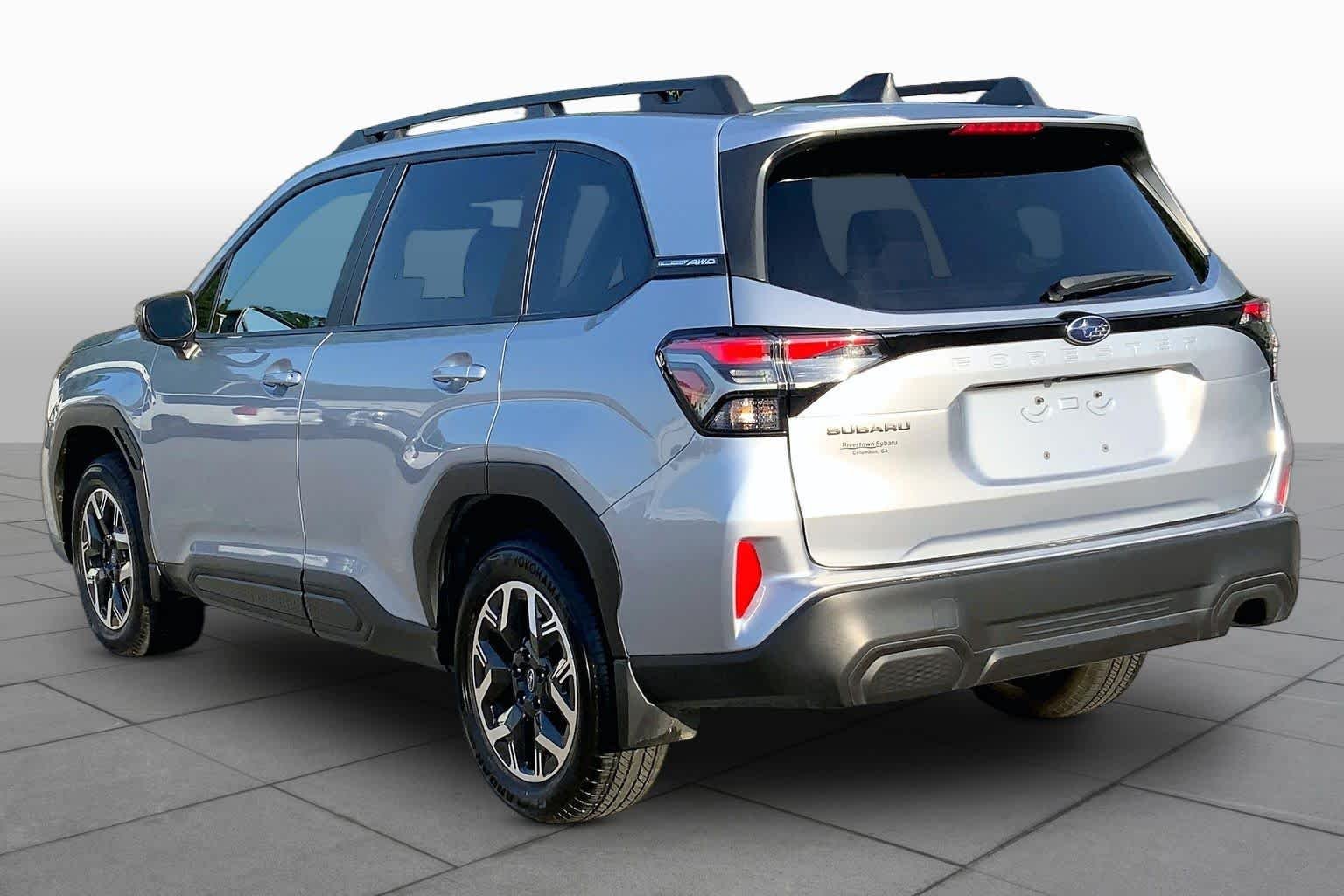 Used 2025 Ice Silver Metallic Subaru Premium image 11
