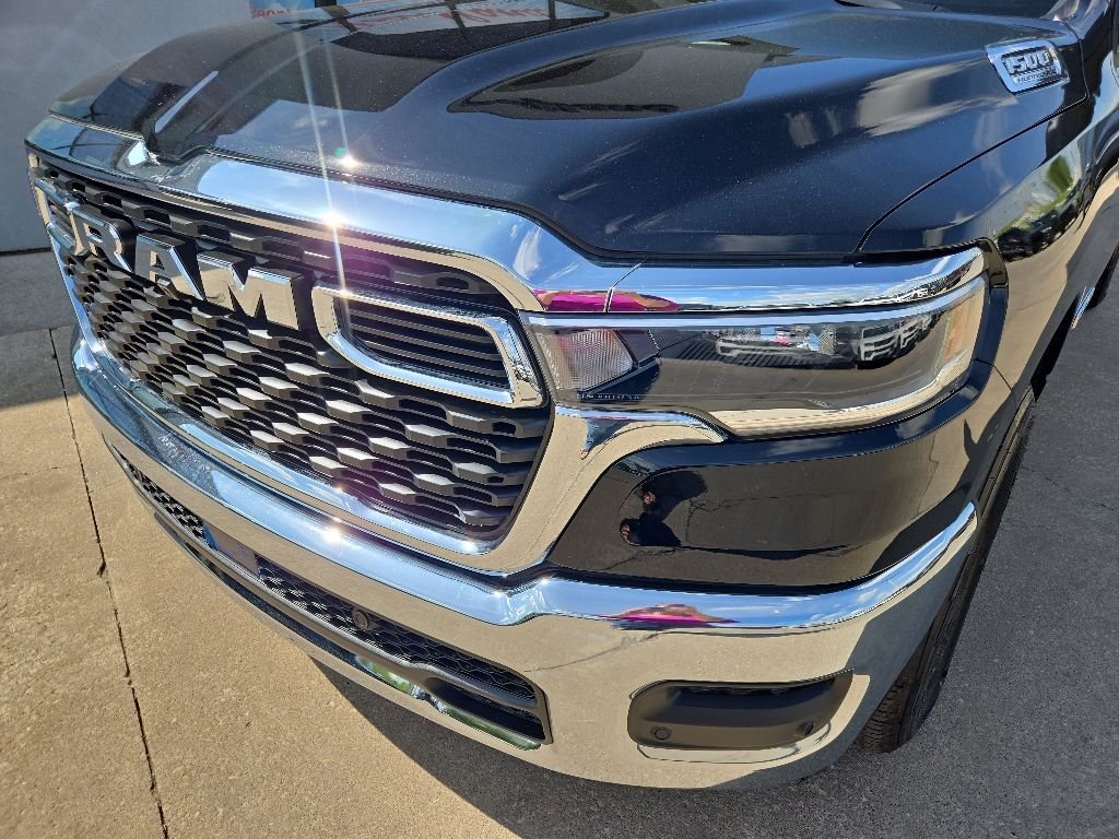 New 2026 Diamond Black Crystal Pearl-Coat Exterior Paint RAM Tradesman image 17