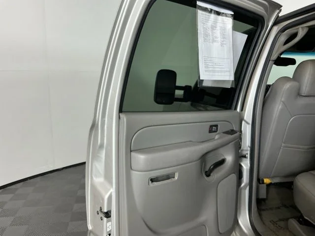 Used 2006 Silver Chevrolet Work Truck image 21
