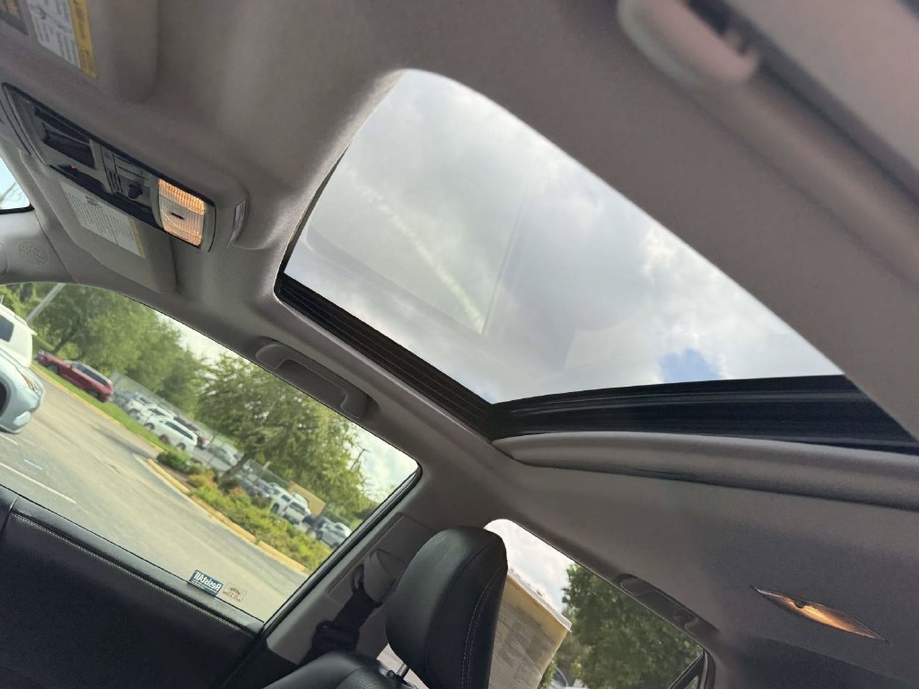 Used 2020 White Toyota Nightshade image 19
