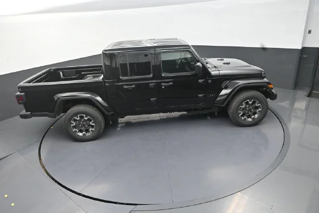 New 2026 Black Clear-Coat Exterior Paint Jeep Sahara image 17