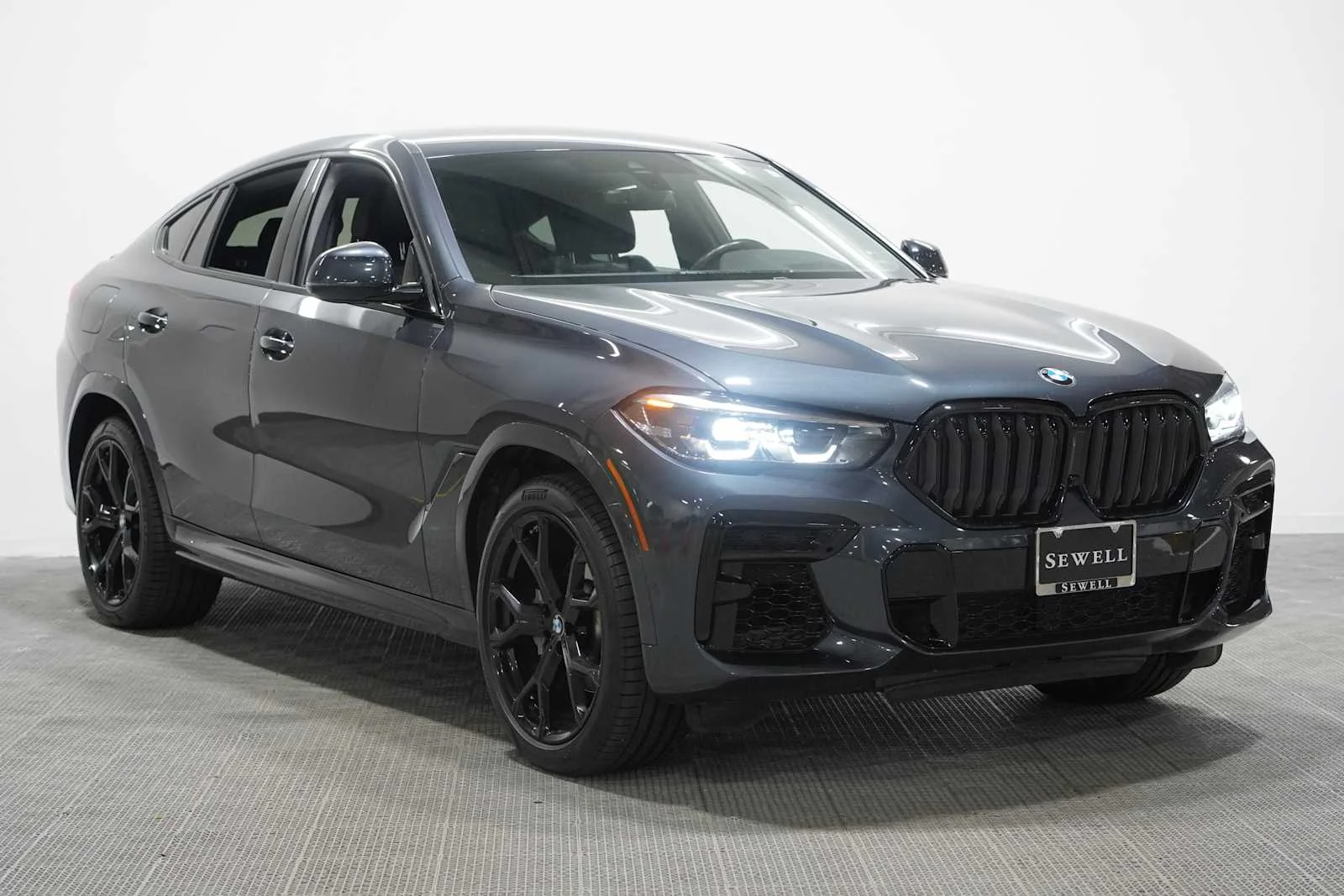 Used 2022 Arctic Grey Metallic BMW xDrive40i image 3
