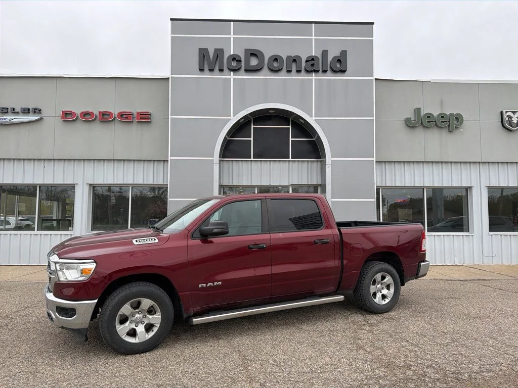 2023 RAM 1500 Big Horn/Lone Star 4x4 Crew Cab 5'7's photo