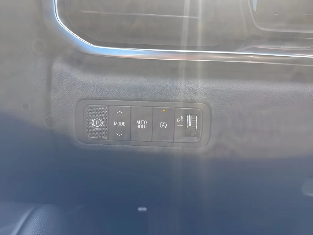 New 2027 Summit White GMC Elevation image 25
