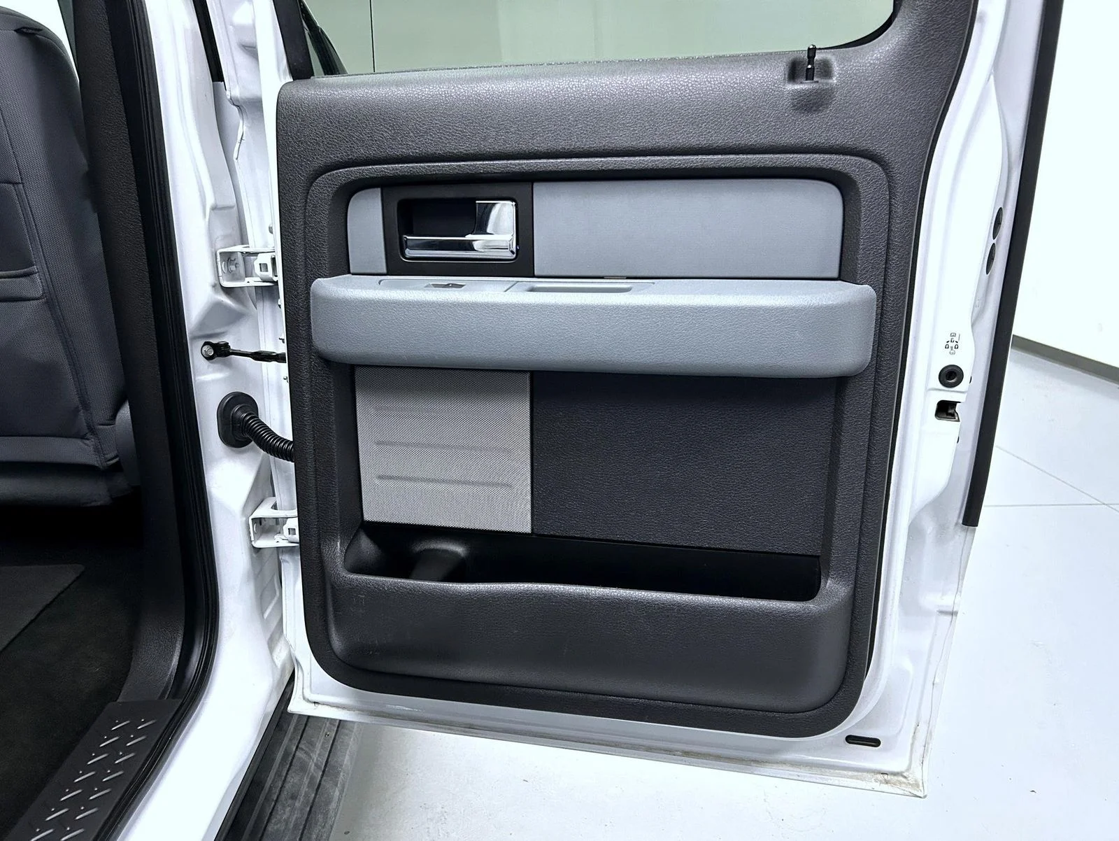 Used 2013 White Ford XLT image 17