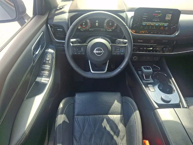 Used 2023 Gray Nissan Platinum image 11