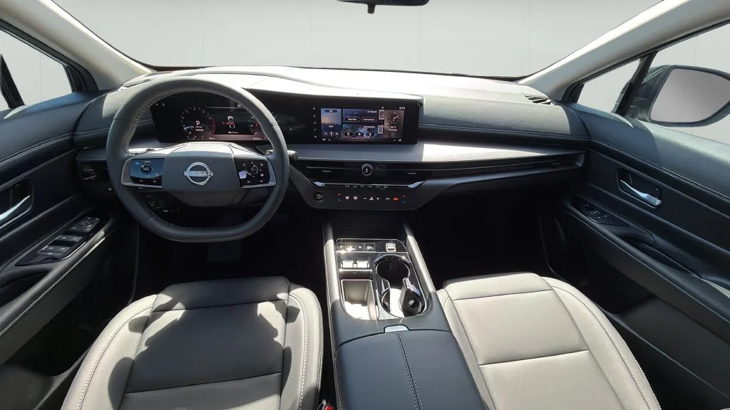 Used 2025 White Nissan SV image 19