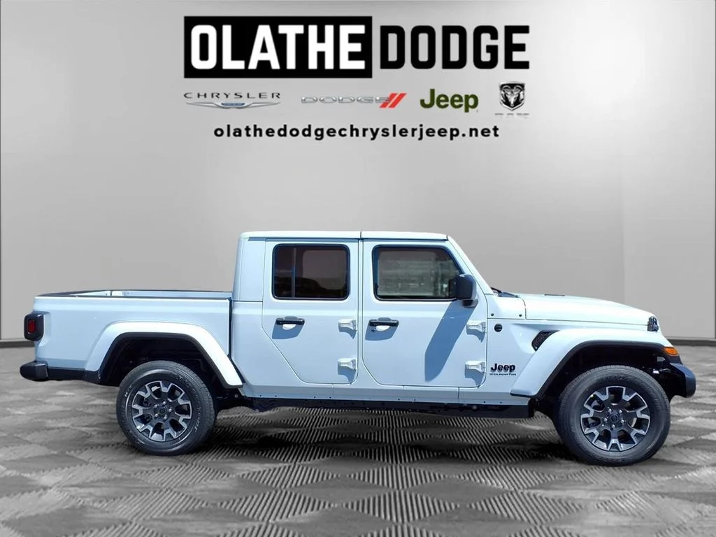 New 2026 Bright White Clear-Coat Exterior Paint Jeep Sahara image 28