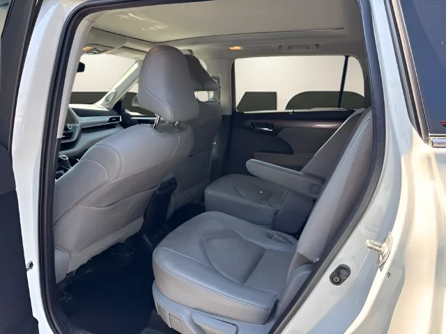 Used 2021 White Toyota Platinum image 17