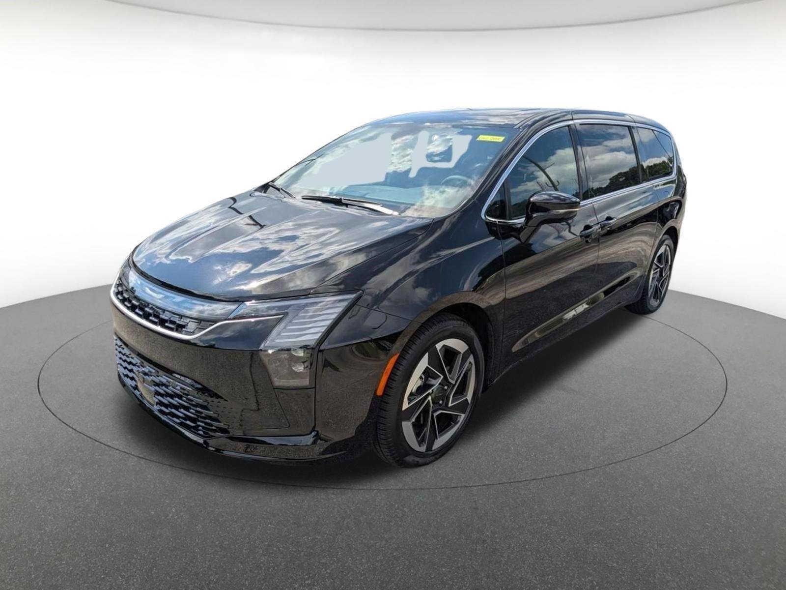 New 2027 Diamond Black Crystal Pearlcoat Chrysler Limited image 8