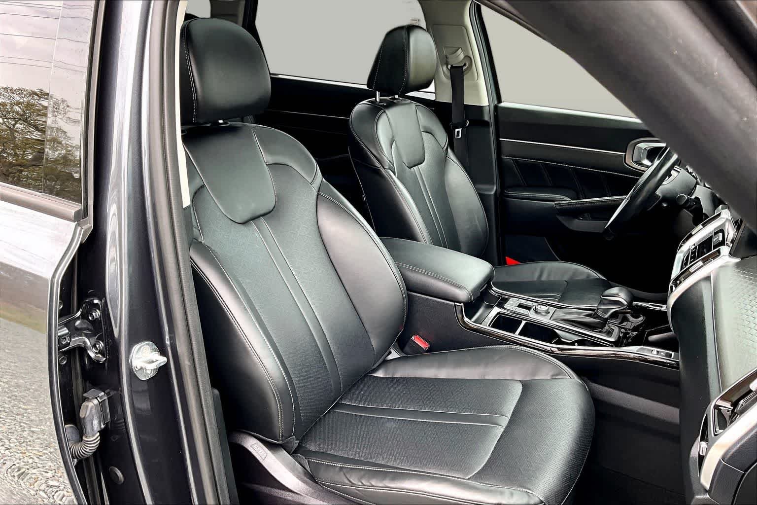 Used 2022 Gravity Grey Kia SX image 9
