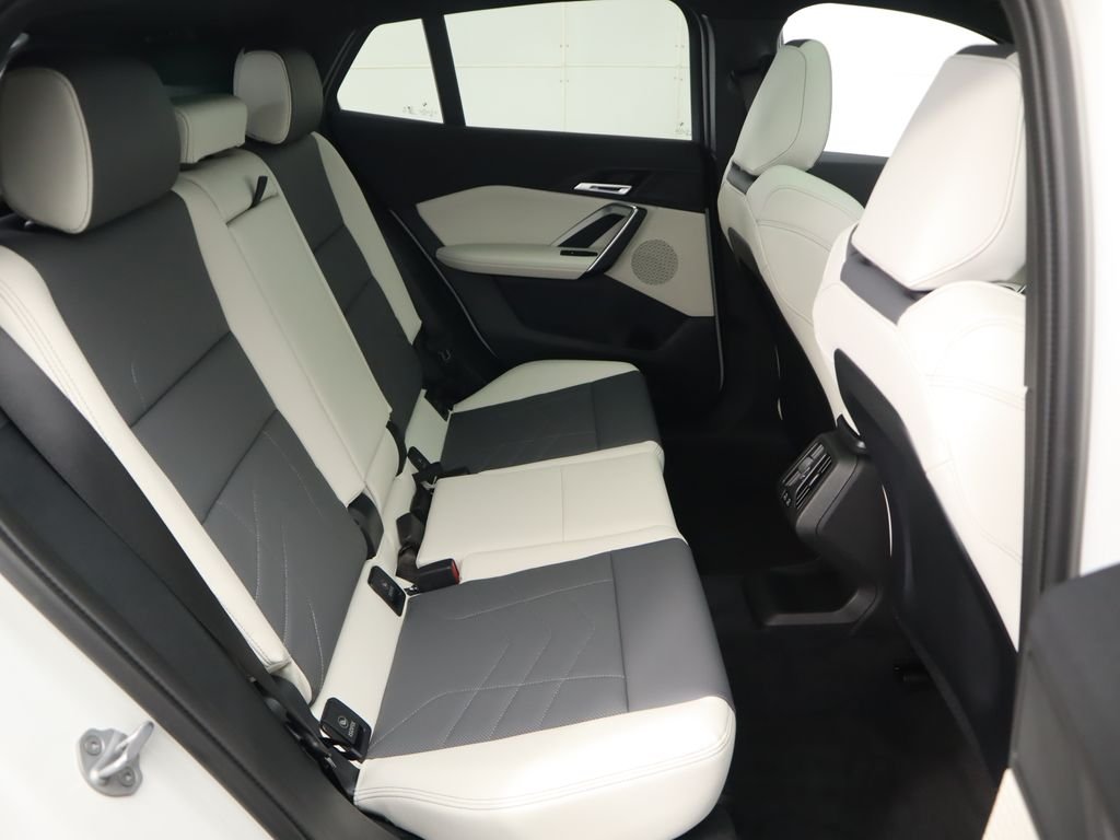 Used 2026 Alpine White BMW xDrive28i image 24