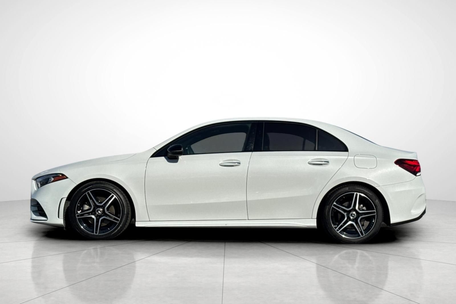 Used 2022 White Mercedes-Benz A 220 image 24