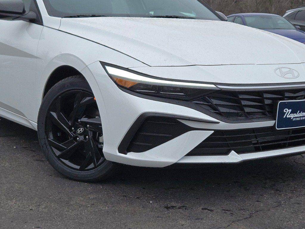 New 2026 White Hyundai SEL Sport image 3