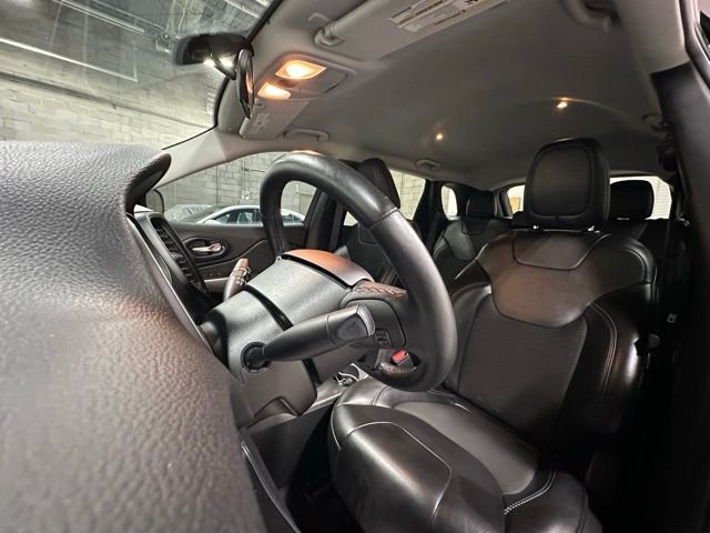 2019 Jeep Cherokee Latitude Plus - Photo 14
