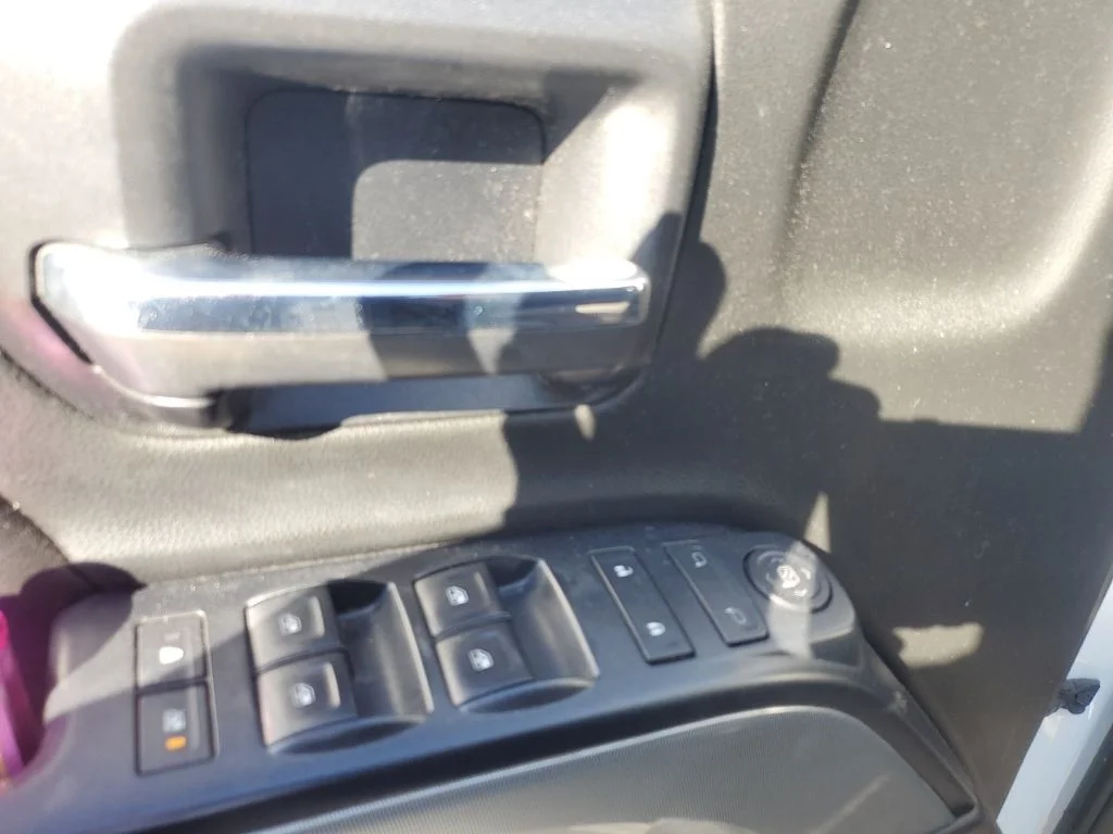 Used 2017 White Chevrolet LT image 13