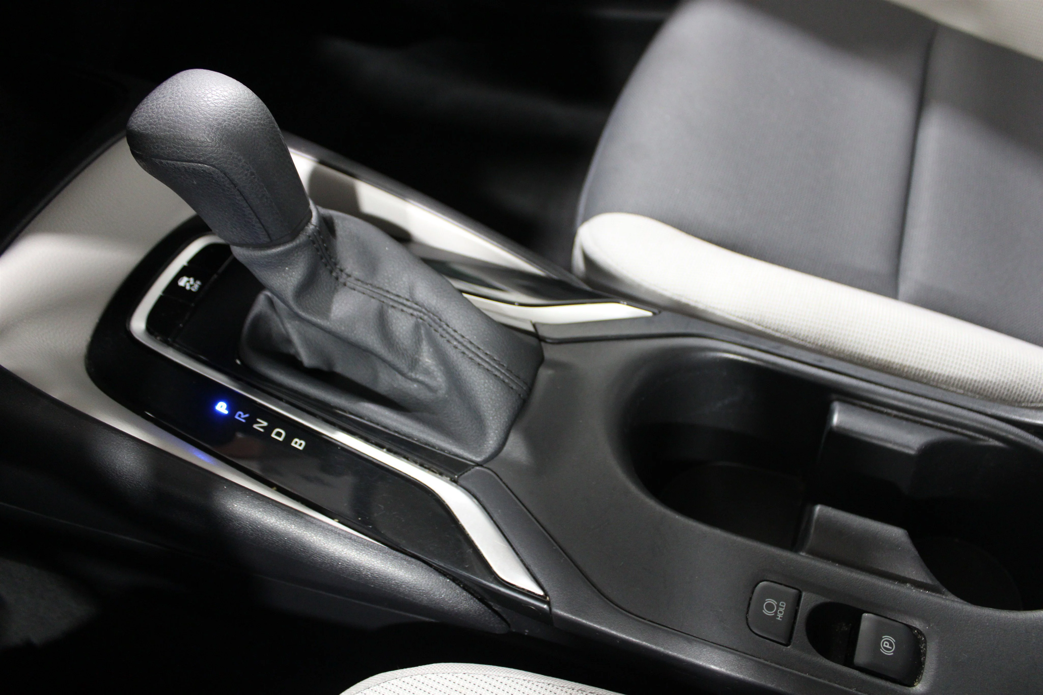 2025 Toyota Corolla LE - Photo 17