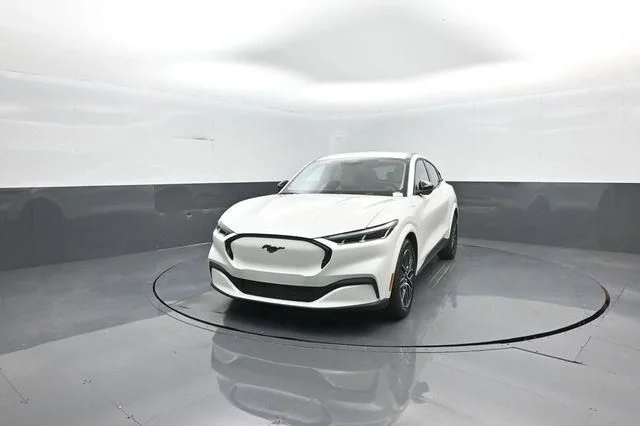 New 2026 Star White Metallic Tri-coat Ford Premium image 4