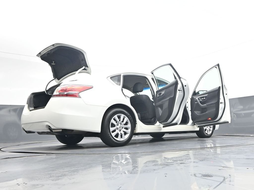 Used 2014 White Nissan 2.5 S image 44