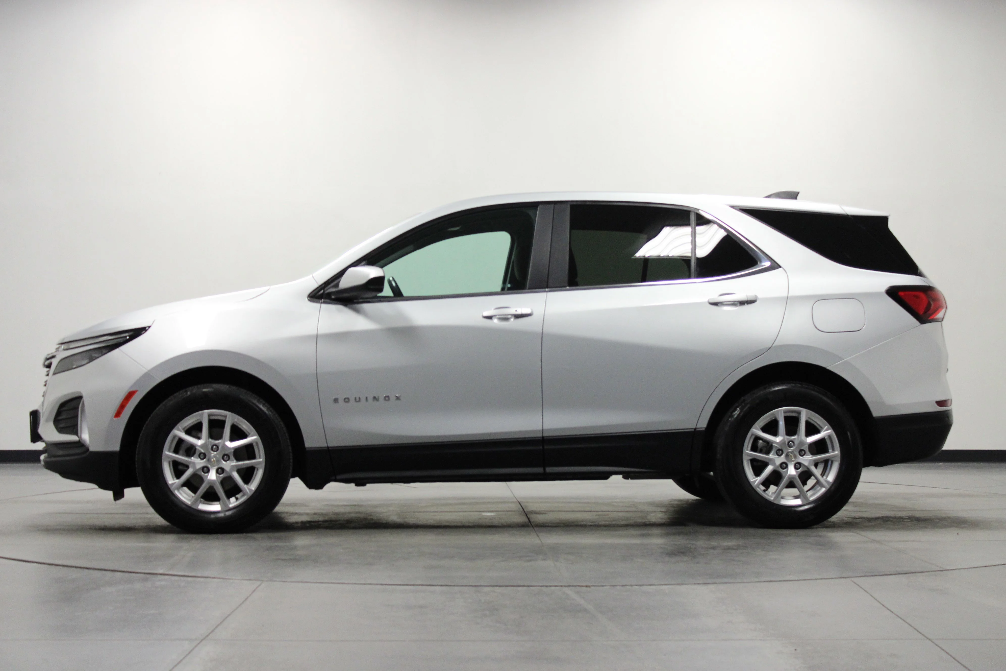 Used 2022 Silver Ice Metallic Chevrolet LT image 7