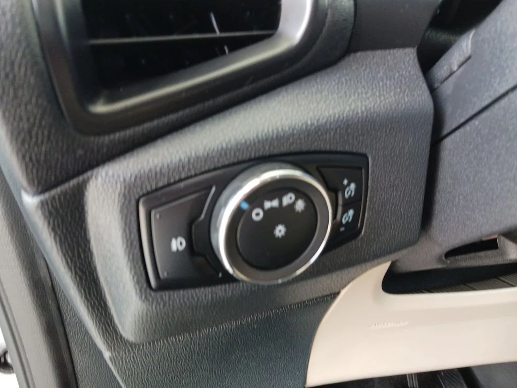 Used 2020 Silver Ford SE image 34