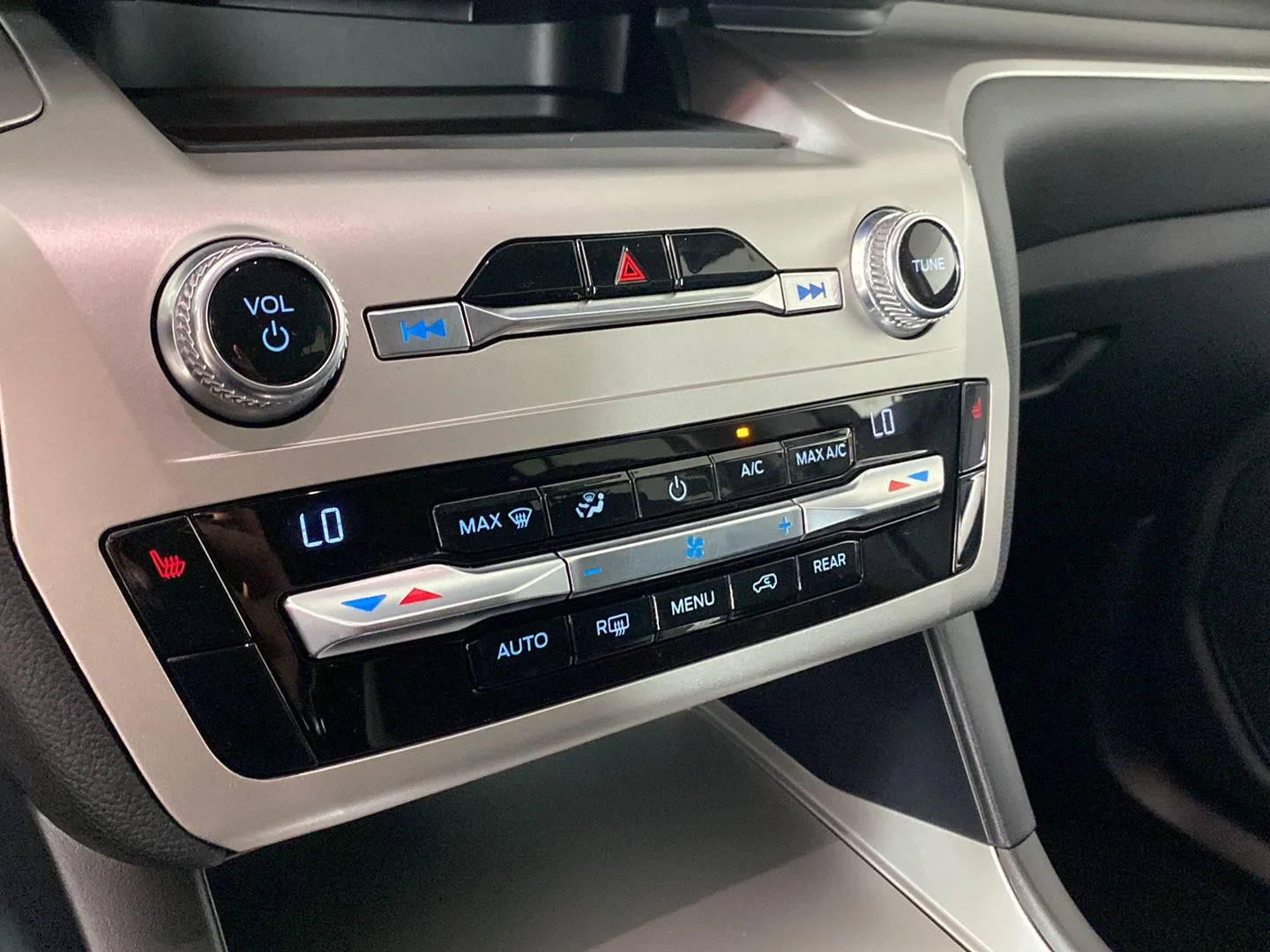 Used 2021 Oxford White Ford XLT image 26
