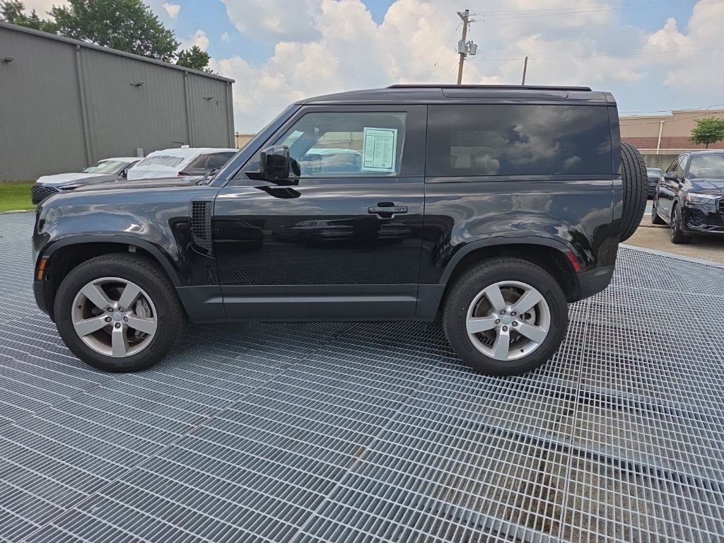 Used 2025 Santorini Black Metallic Land Rover S image 2