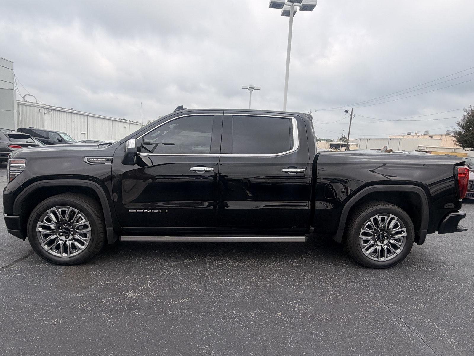 Used 2023 Onyx Black GMC Denali Ultimate image 23