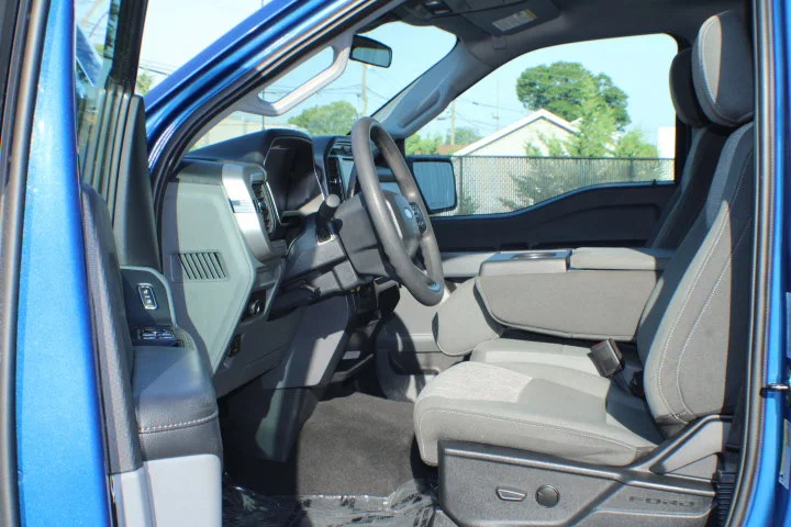 Used 2023  Ford XLT image 10