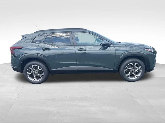 2025 Chevrolet Trax LT - Photo 7