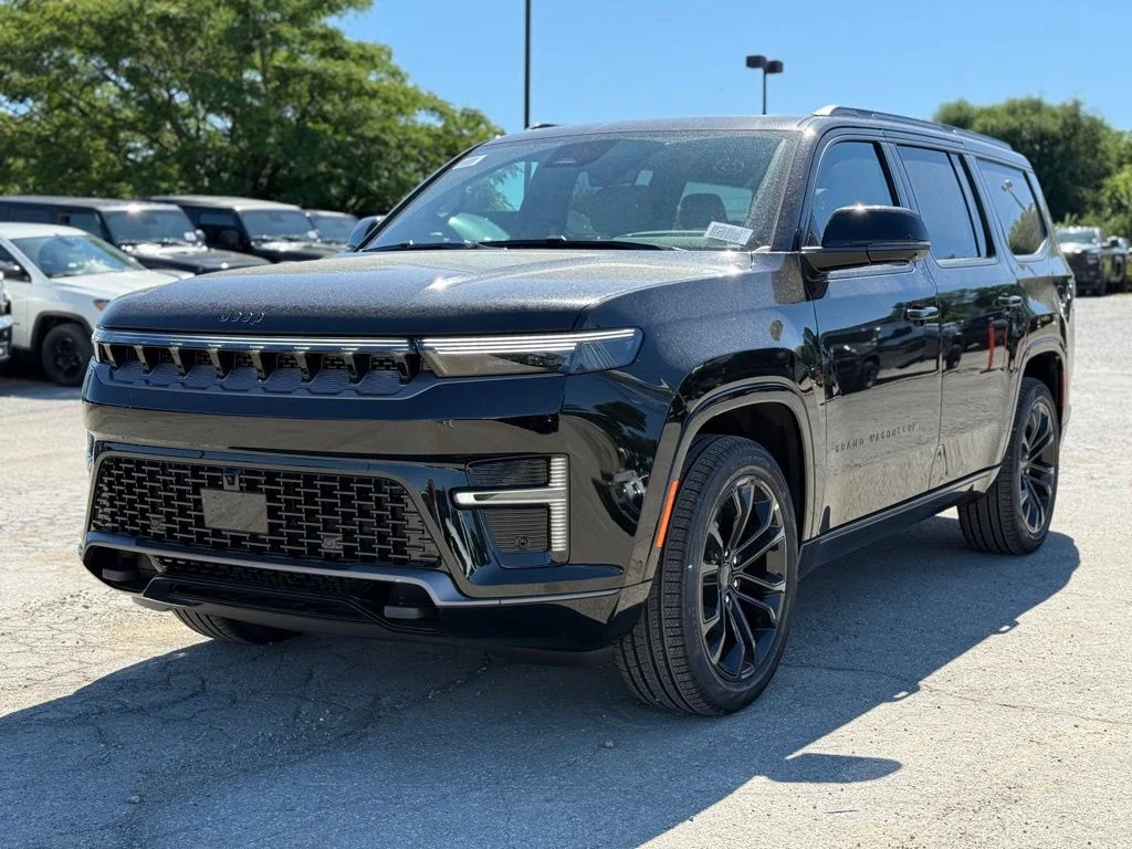 New 2026 High Gloss Black Exterior Paint Jeep Summit Obsidian image 2