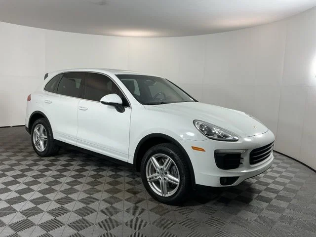 Used 2017  Porsche  image 3