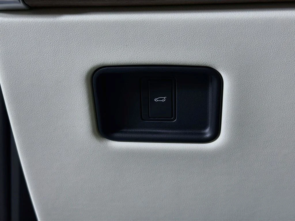 New 2027 Fuji White Land Rover SE image 10