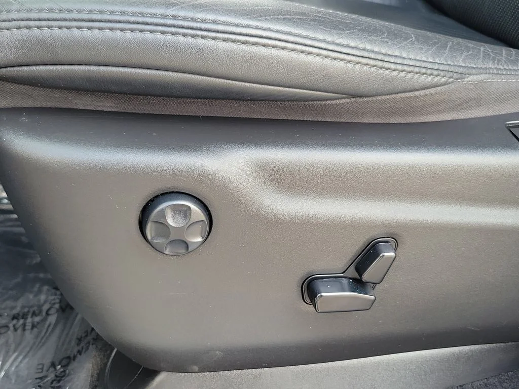 Used 2020 Crystal Metallic Jeep SRT image 19