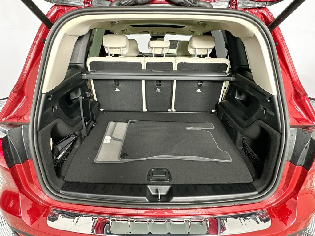 New 2026 MANUFAKTUR Patagonia Red Metallic Mercedes-Benz GLB 250 image 26