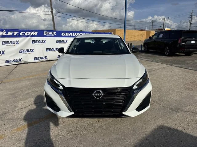 Used 2025 White Nissan 2.5 SV image 4