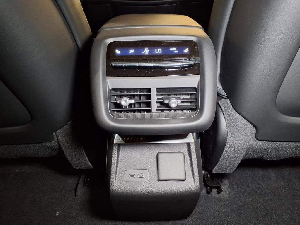 2026 Cadillac LYRIQ V - Photo 10