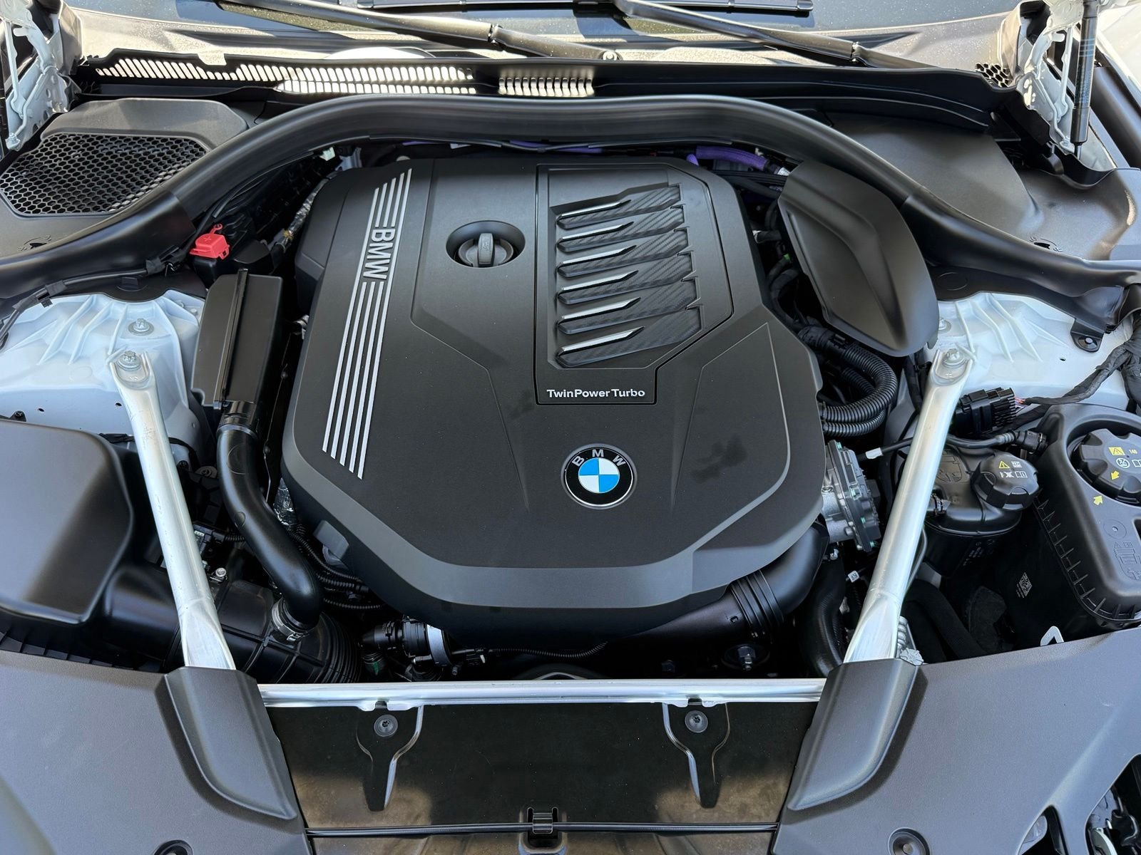 Used 2023 Alpine White BMW 540i image 33