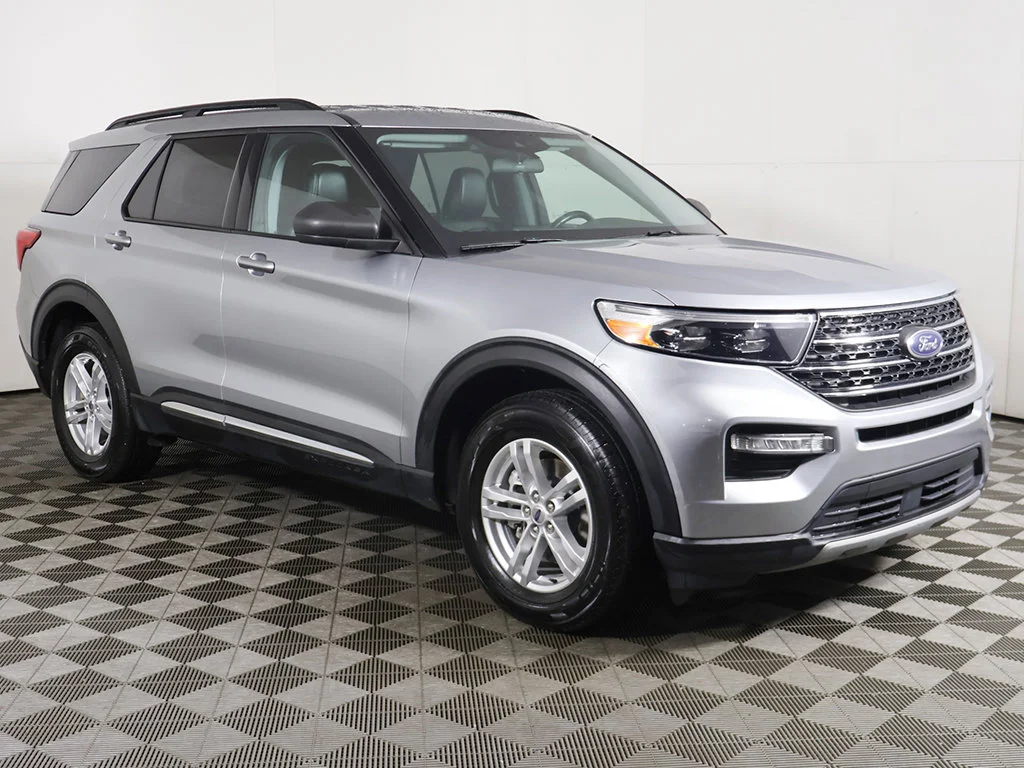 Used 2022 Silver Ford XLT image 2