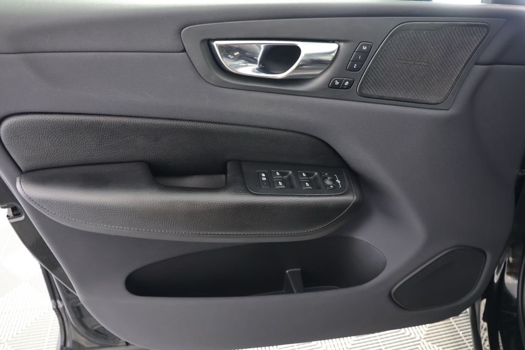 Used 2019 Black Volvo T5 Inscription image 25