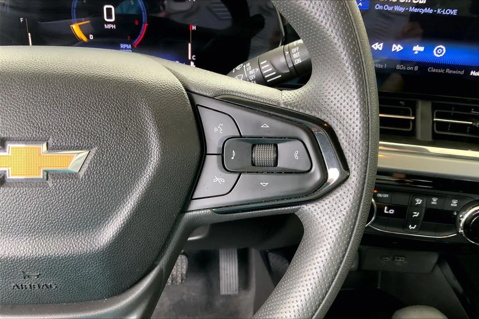 Used 2025 Mosaic Black Metallic Chevrolet LT image 25