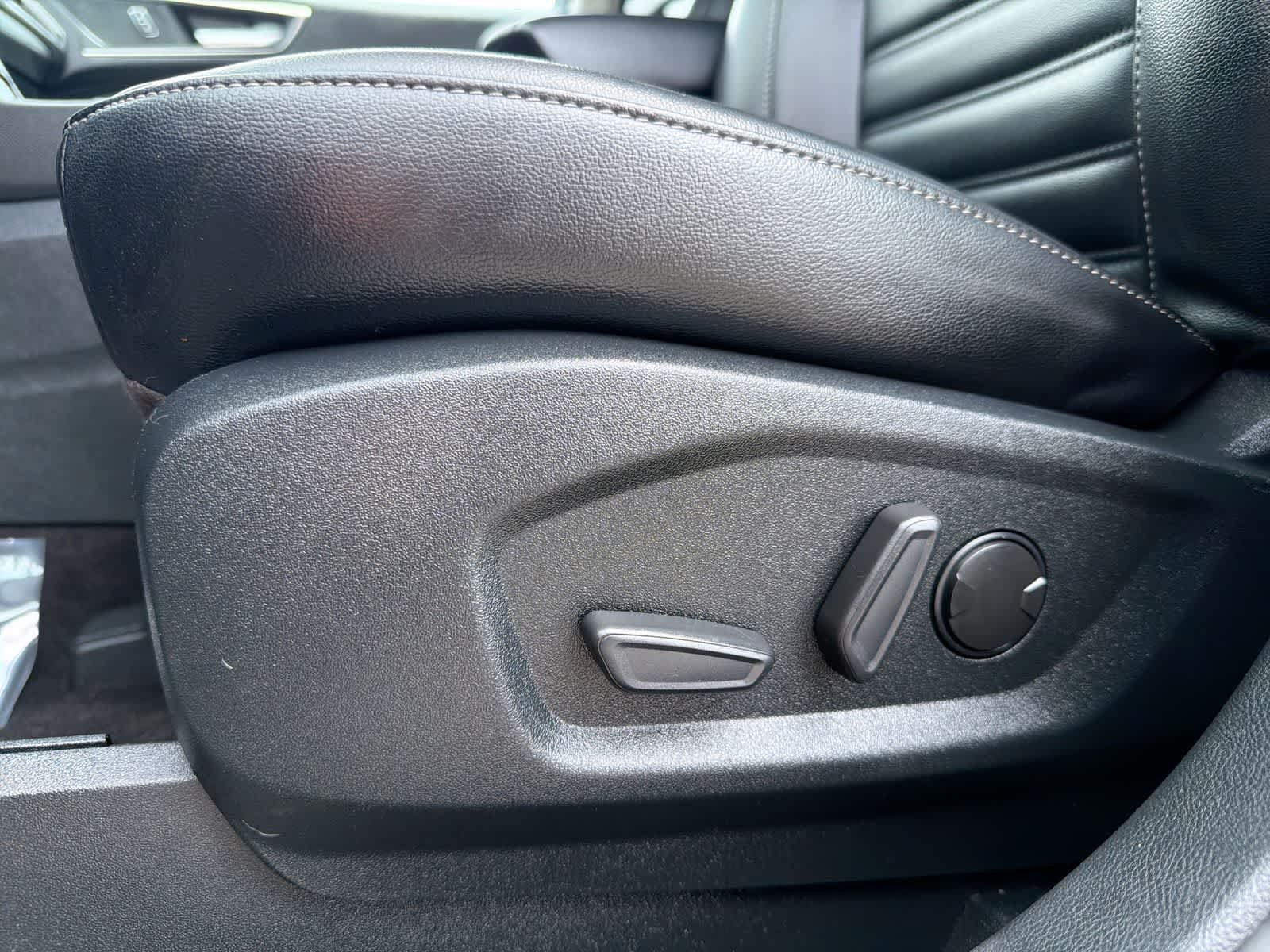 Used 2020 Magnetic Metallic Ford SEL image 18