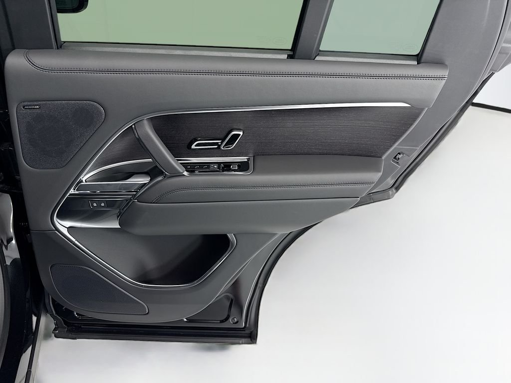 New 2026 Santorini Black LAND ROVER SE image 26