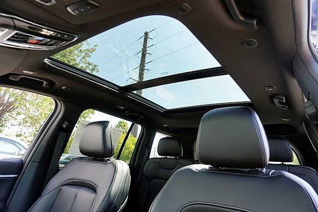 New 2026 Diamond Black Crystal Pearl-Coat Exterior Paint Jeep Limited image 19