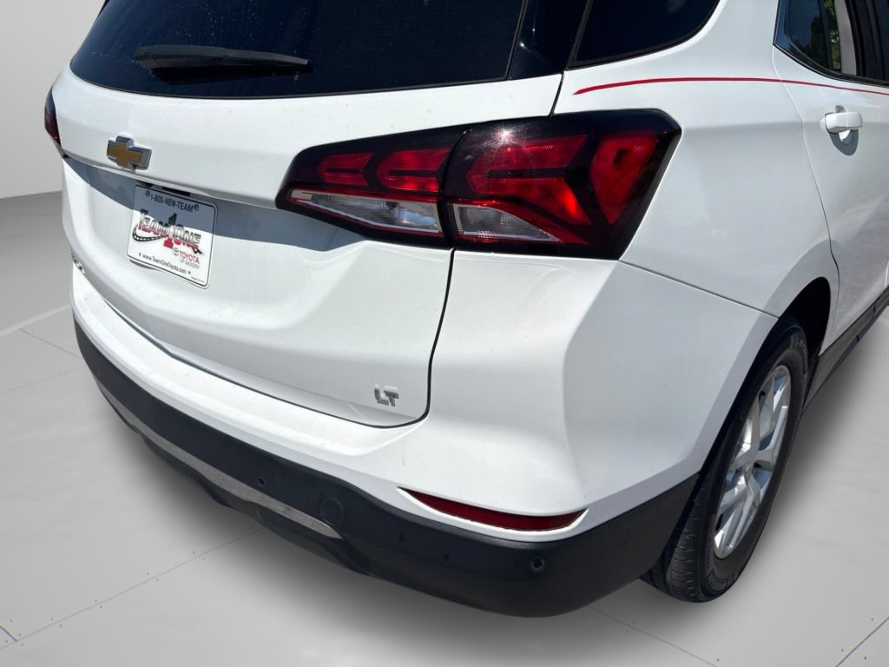 Used 2022 Summit White Chevrolet LT image 29